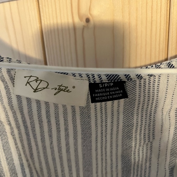 Button-Up Top - Picture 2 of 3